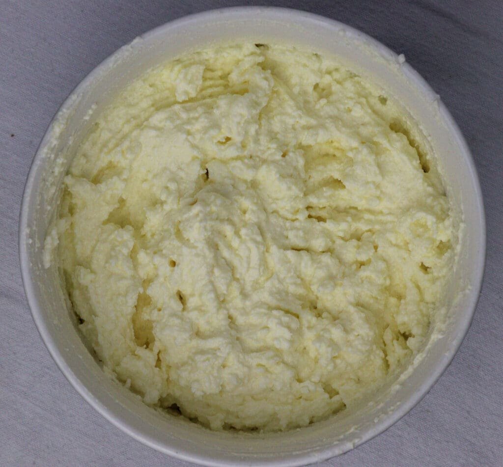 How to make the cottage cheese and egg mixture.