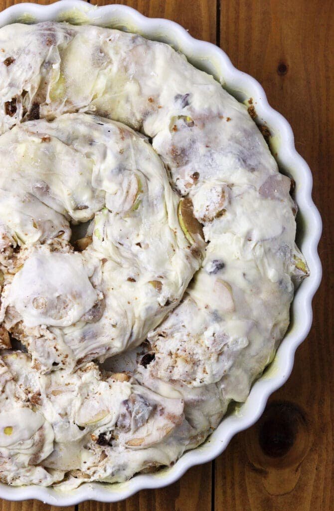 How to place the strudel dough logs into a round baking pan. 