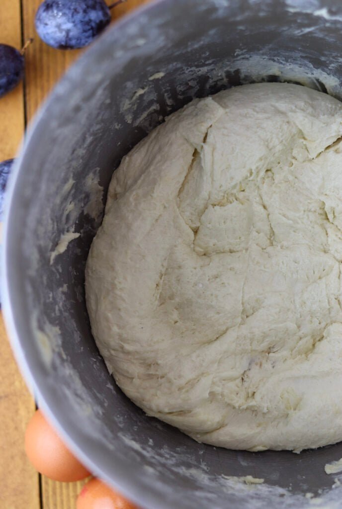 Spelt flour and cottage cheese dough in a bowl.