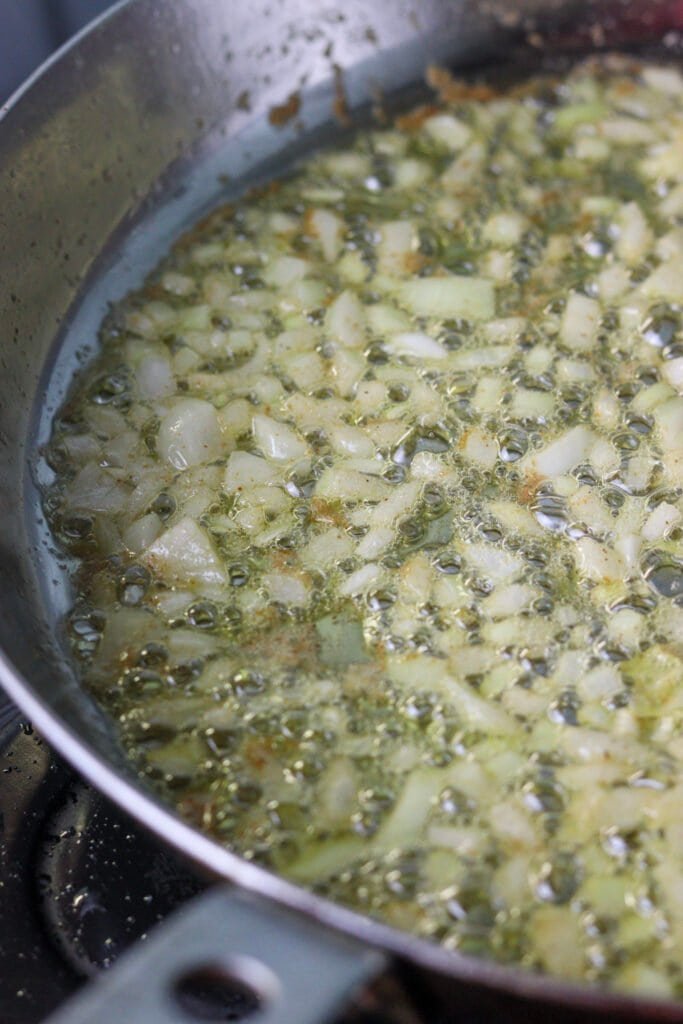How to fry the onion in a mixture of butter and olive oil.