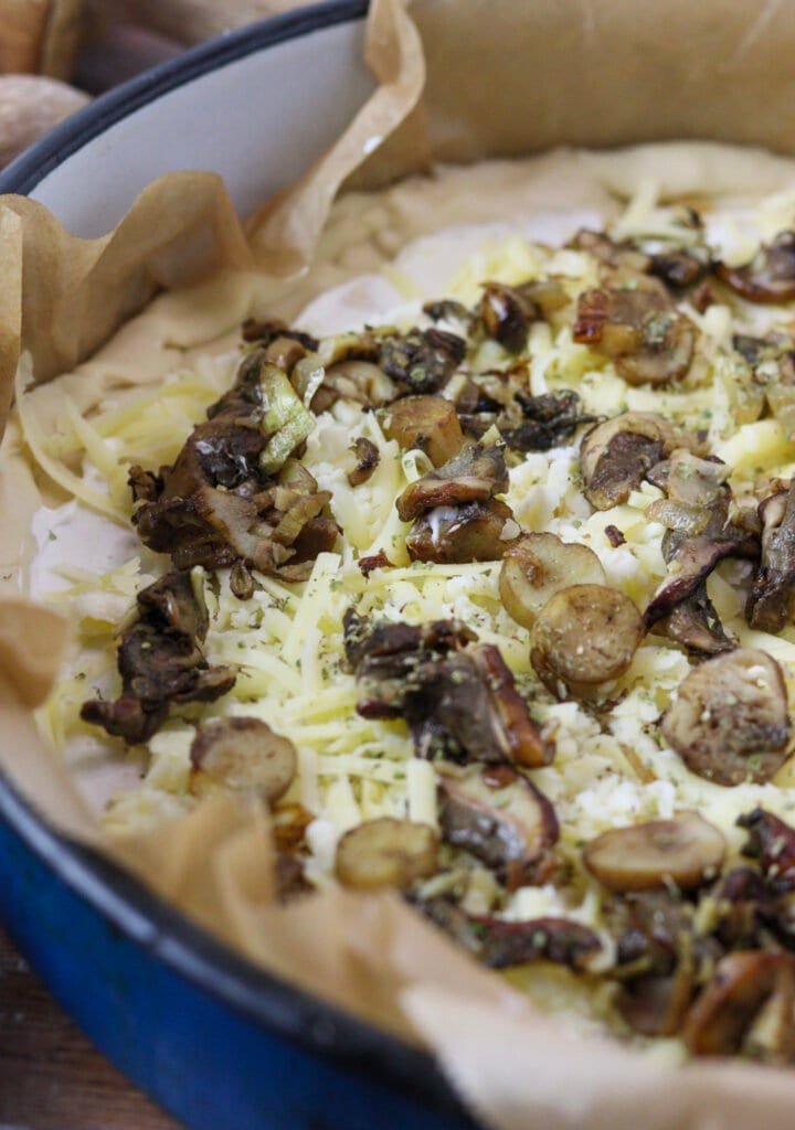 How to top the pizza with fried mushrooms.