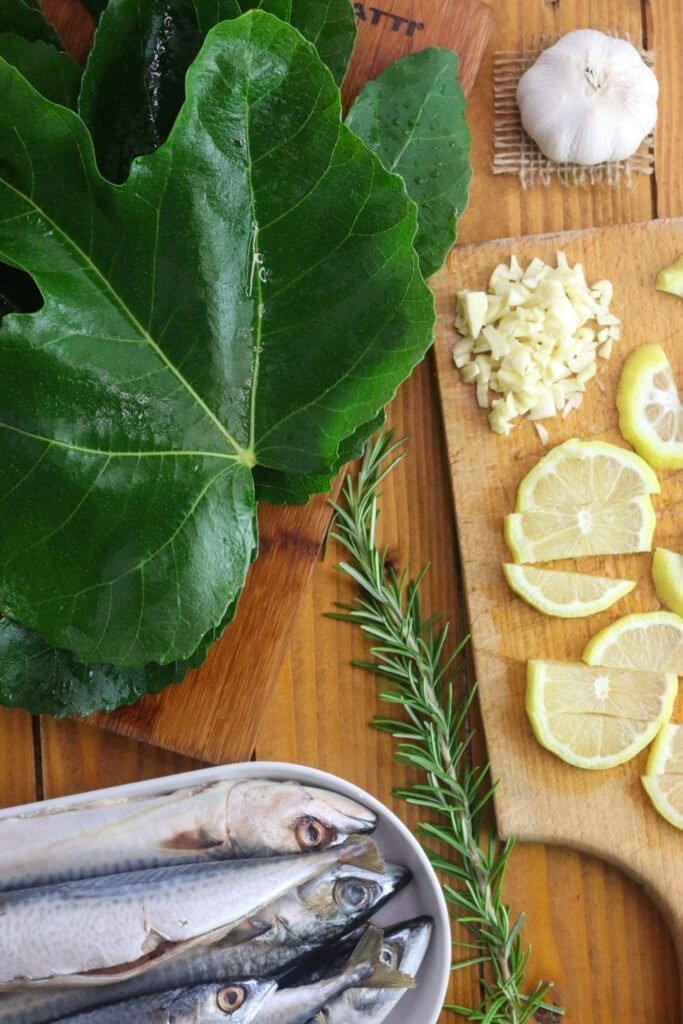 Diced garlic and lemon slices, ready to be stucked into chub mackerels before grilliing them wrapped in fig leaves.