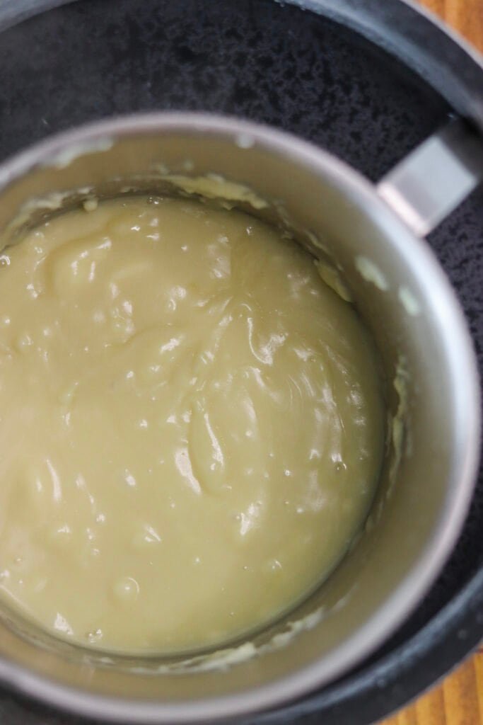 How to melt the chocolate in hot water (bain-marie method).